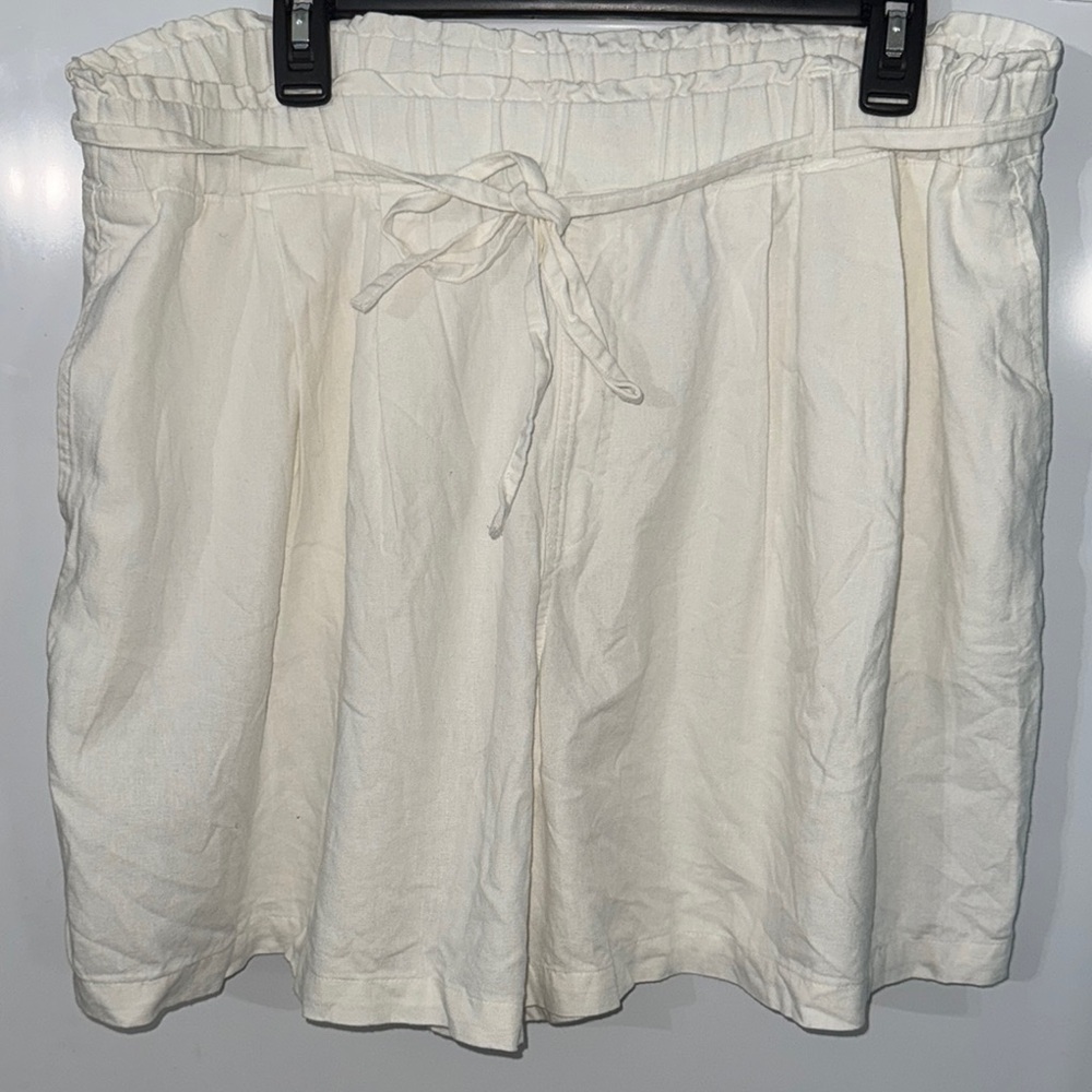 Universal Thread High Waist White Shorts with Elastic Waistband